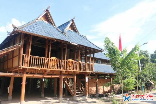 干栏式建筑 郑晓文摄调研傣族民居建筑结构与风格据悉,傣族建筑受气候