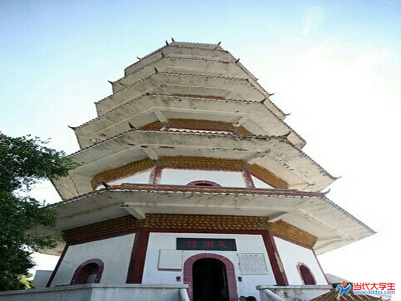 安铺文笔塔映在水色,穿梭在云雾