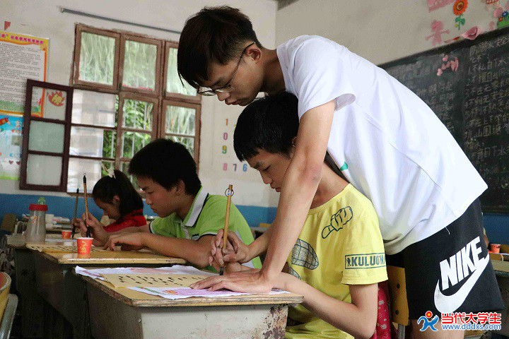 关爱留守儿童:安徽师大志愿者三年支教太湖山村_实践动态_社会实践