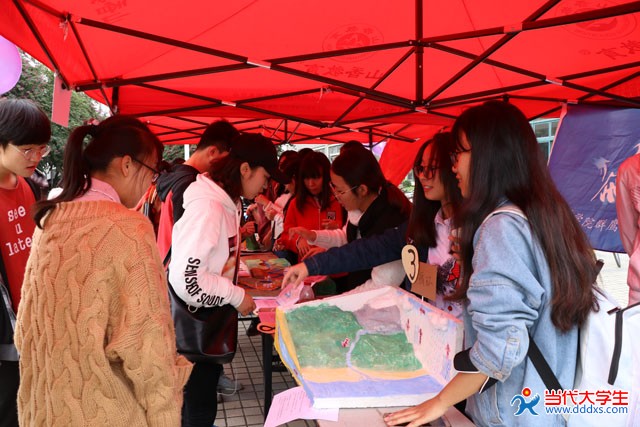 各组选手现场拉票