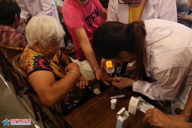 2014年高考三百多分能进湖北医药学院药护学院吗_药医百病,不医百人_徐州医学院药学院