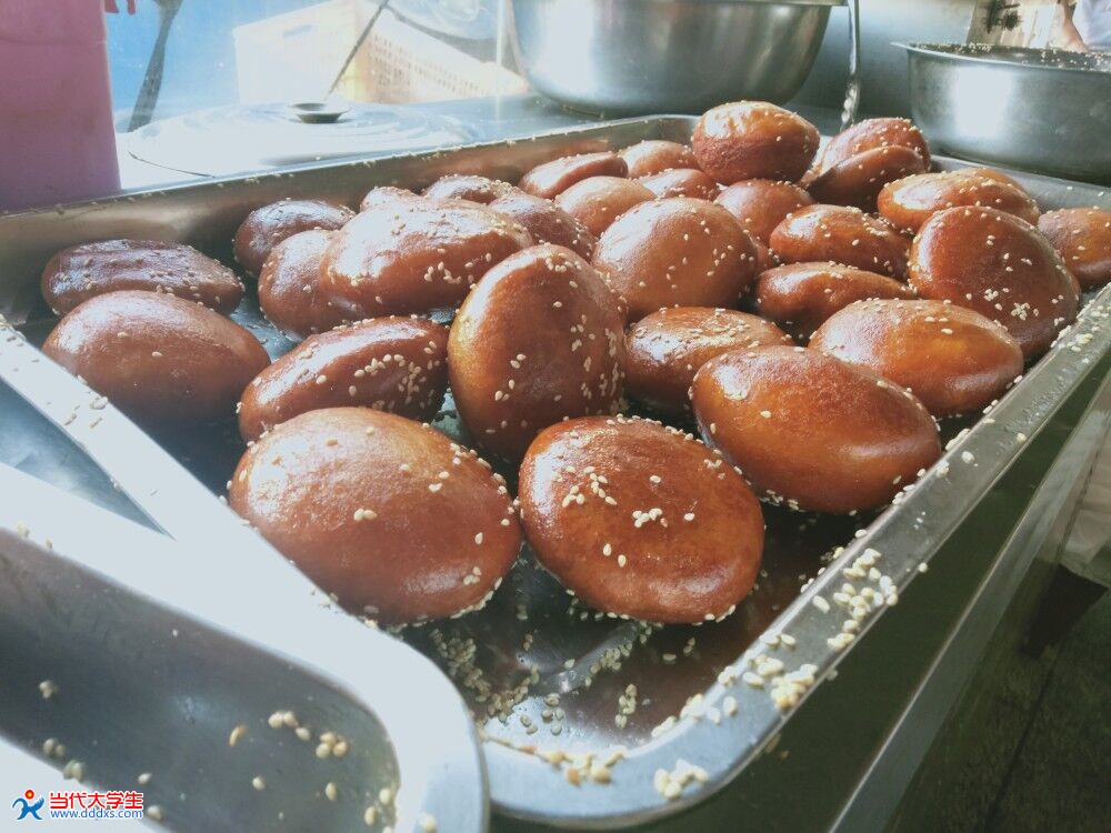 文学院匠薪远扬服务队开展灌阳麻圆粑粑制作体验活动