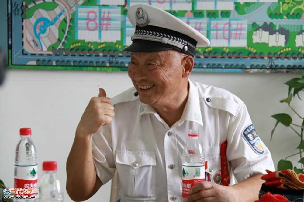 二十年义务交警纯粹做事无问西东