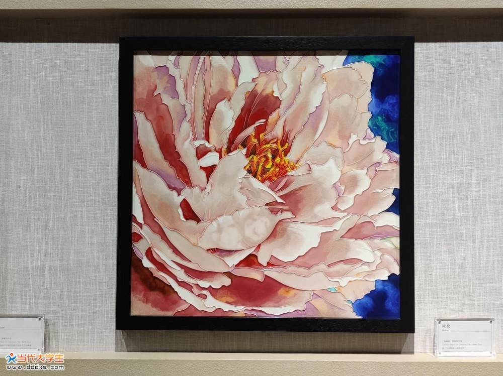 图为洛阳博物馆三彩釉画展品. 郭腾蛟摄"江山留胜迹,我辈复登临.