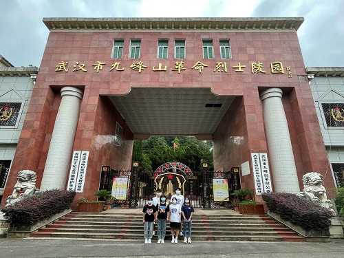 山东学子觉醒青年实践团致敬抗疫烈士李文亮